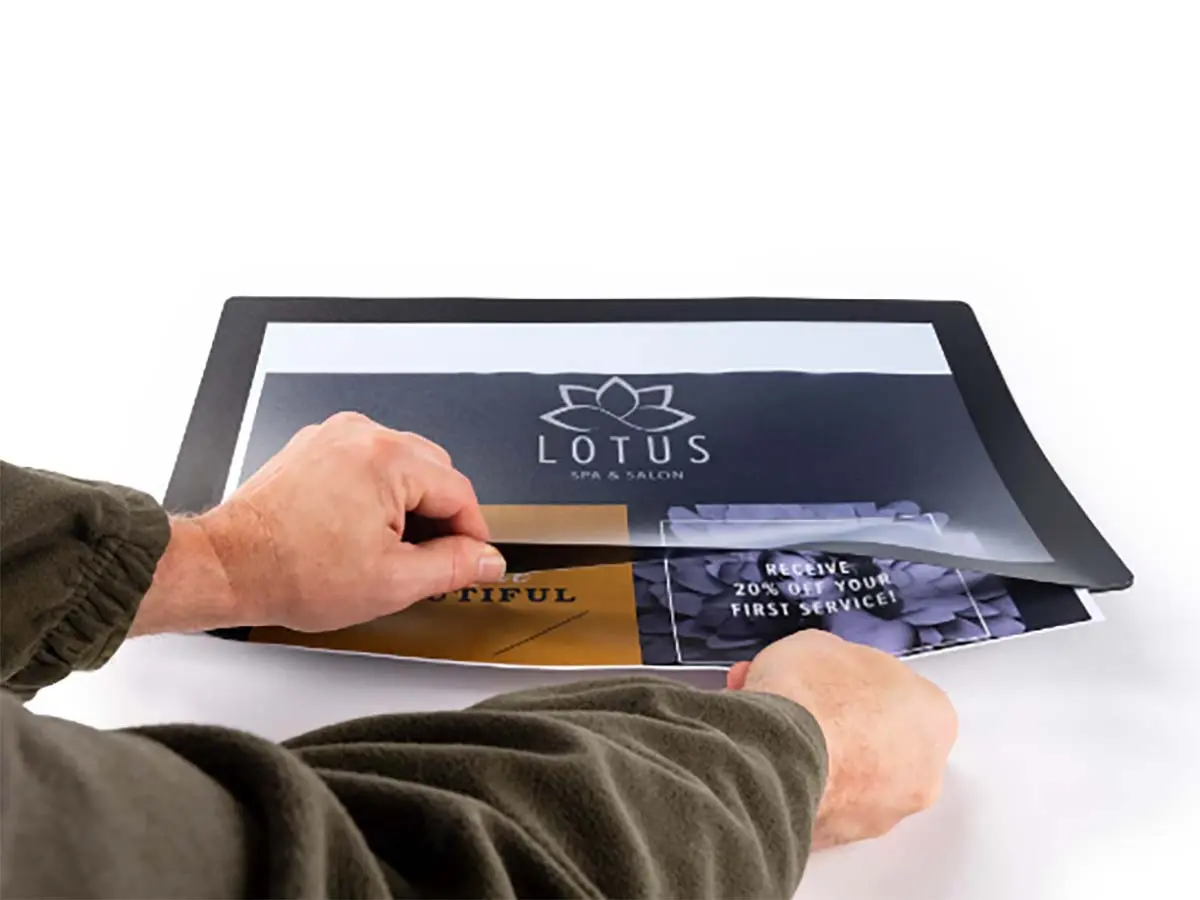 Changeable insert counter mat with replaceable graphics for flexible brand promotions